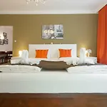 70\'S Retro Viennese Apartment